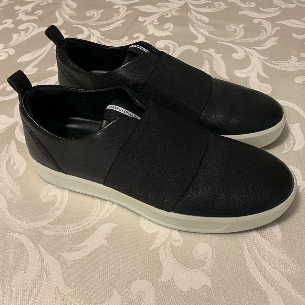 Beautiful black Ecco shoes.
